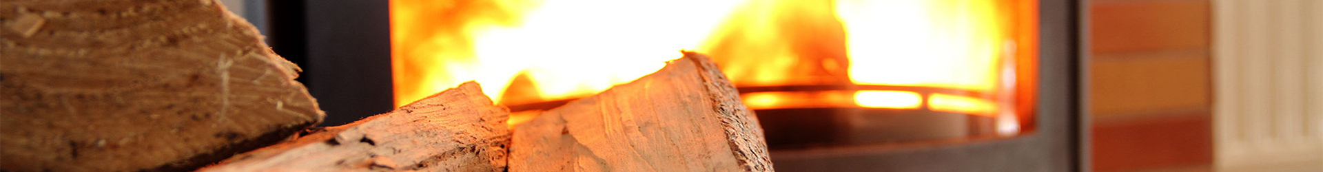 Brennholz-und-Pellets-am-Kaminofen-Slider-001 Brennholz-und-Pellets-am-Kaminofen-Slider-001