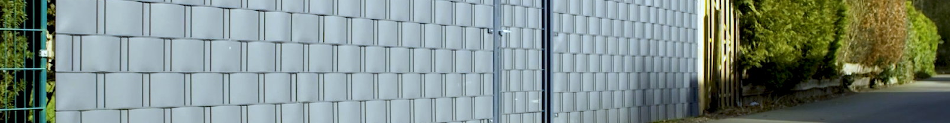 Sichtschutzzaun aufstellen (Thumbnail)